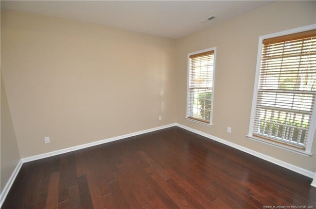 Building Photo - 300 Sutton Glen Dr