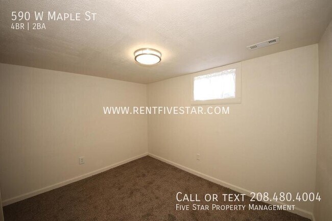 Building Photo - 590 W Maple St