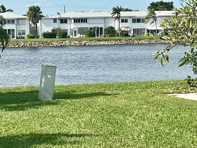 Building Photo - 101 Leisure Lake Cir