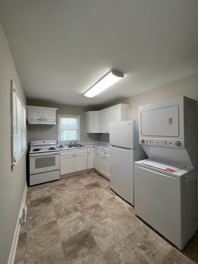 Building Photo - Low Maintenance & Very Affordable Living, Updated 1-BD, 1-BA duplex located in a convenient area ...