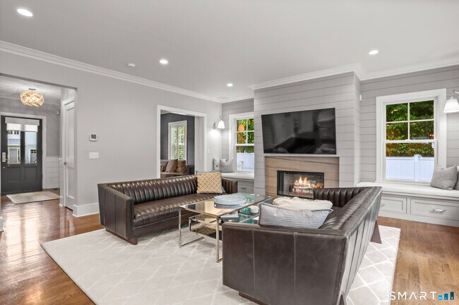 Building Photo - 26 Long Lots Ln