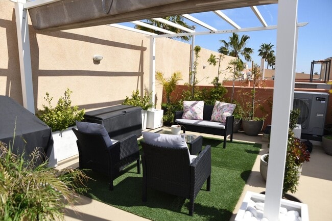 Building Photo - OCEAN VIEWS - 2BD/2.5BA Condo in the Heart of Oceanside