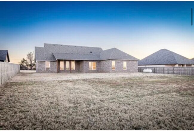 Building Photo - 7530 Highland Hls Dr