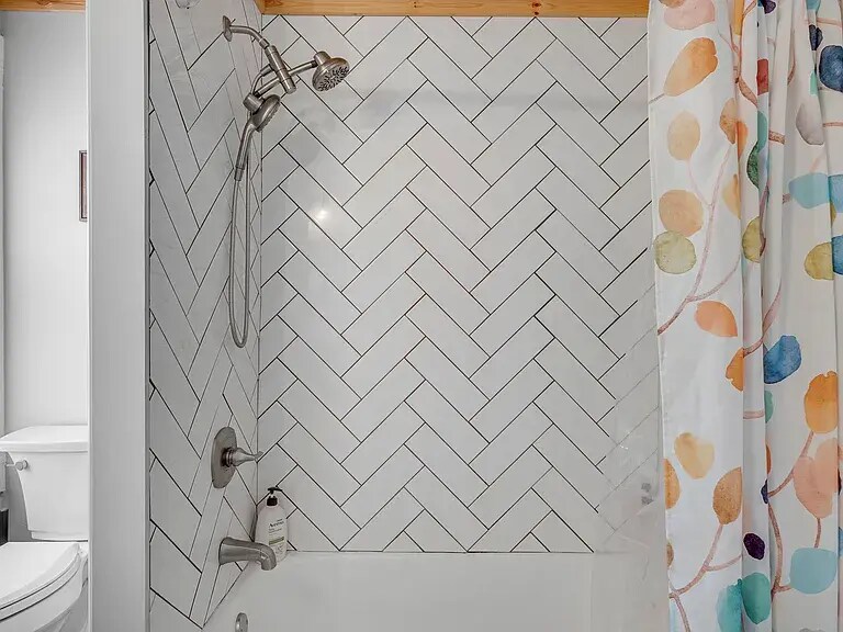 Building Photo - 10 W Elm St