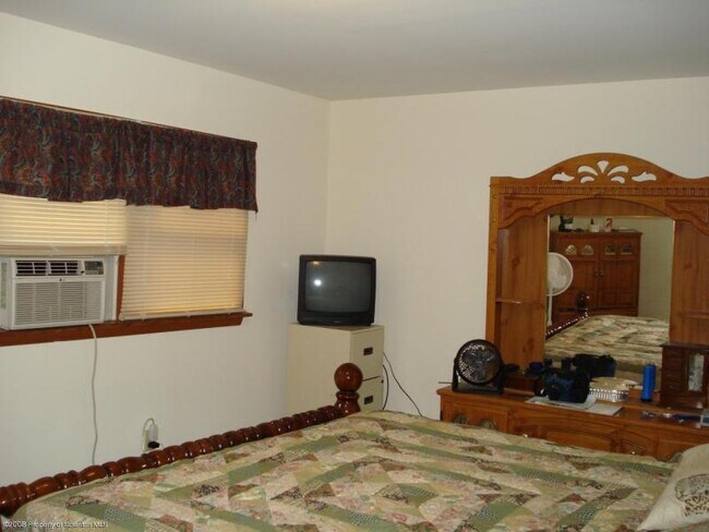 Building Photo - 314 Nichols St