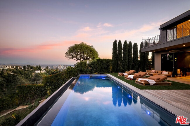 Building Photo - 1030 Somera Rd