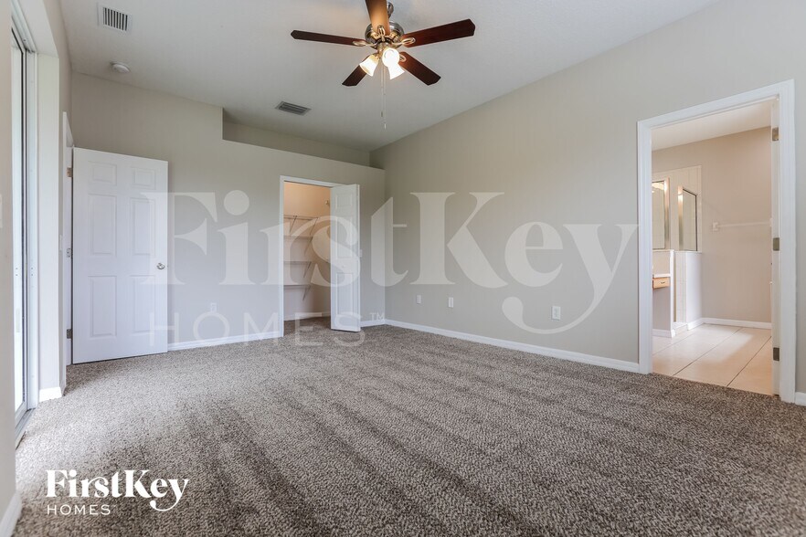Building Photo - 5624 Lexington Dr