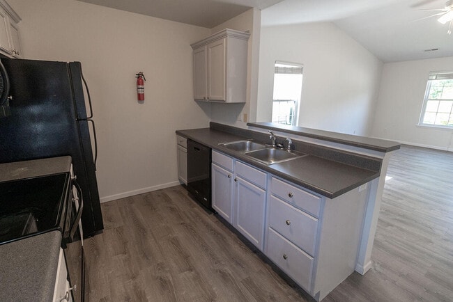 Building Photo - 3310 E St Charles Rd