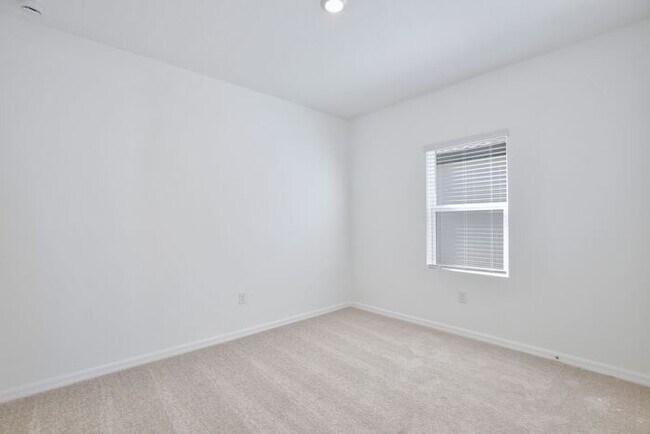 Building Photo - Stylish Sunbrooke Sanctuary! Modern 4/2 Home with High Ceilings, Designer Kitchen & Resort Amenities