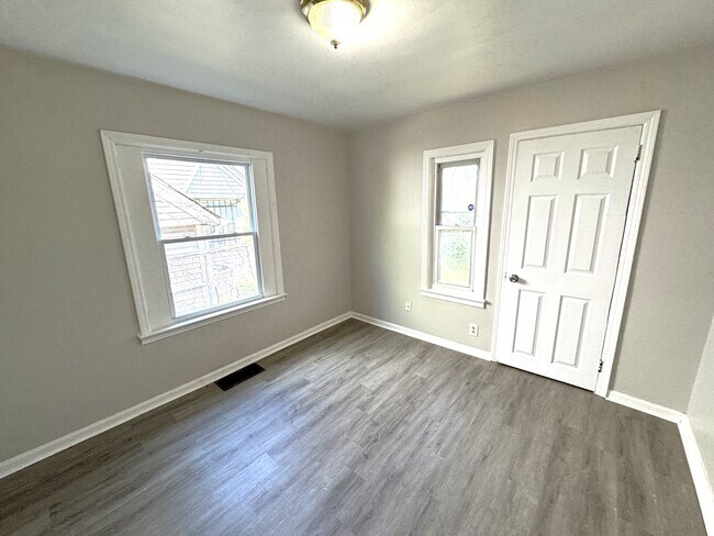 Building Photo - 3905 Millersville Dr