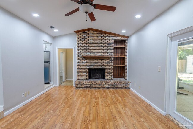 Building Photo - 848 Meadow Ln