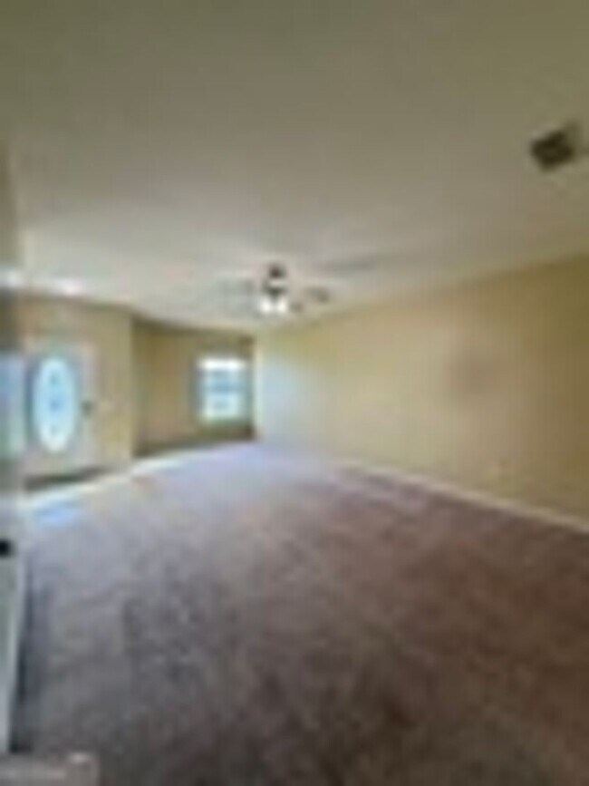 Building Photo - 200 Royal Palms Ave