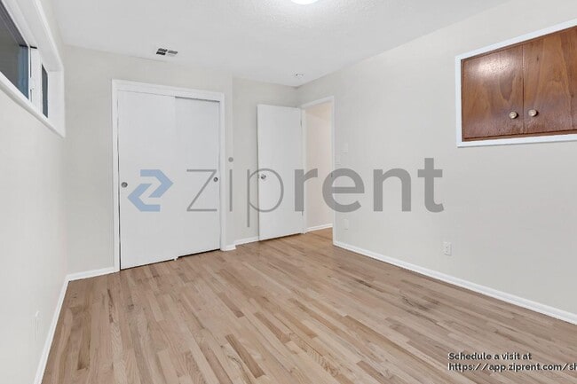 Building Photo - 242 NE 61st Ave