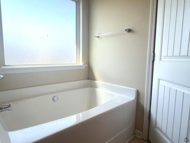 Building Photo - 807 Citrona Dr