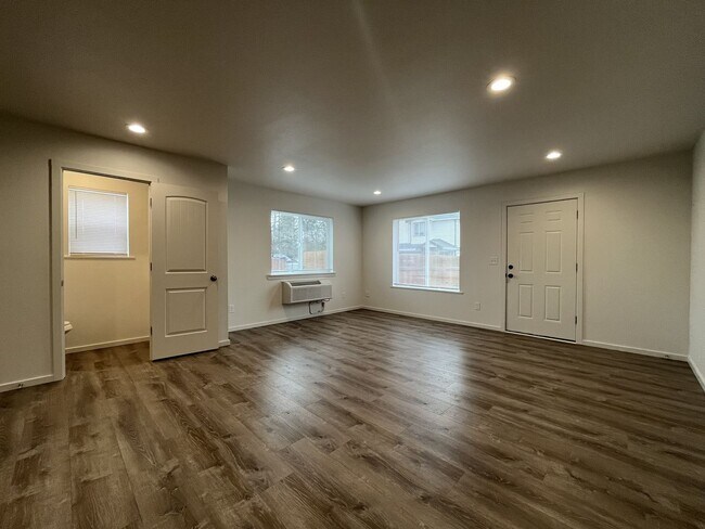 Building Photo - JDD2413