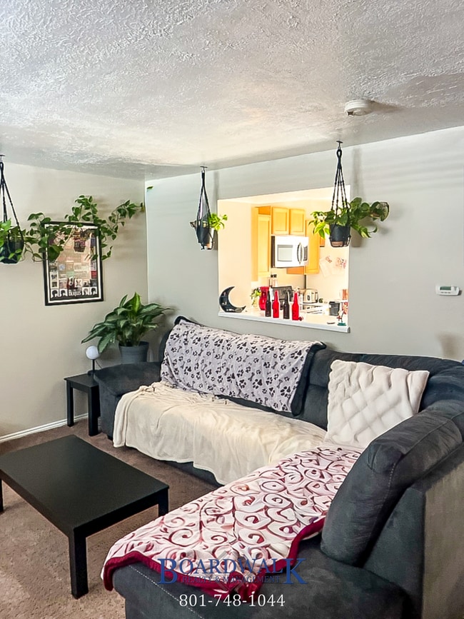 Building Photo - Incredible Townhome in WVC!