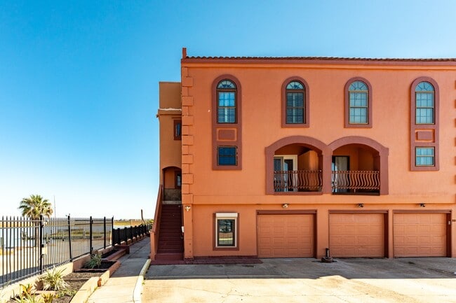 Building Photo - 411 Sailfish