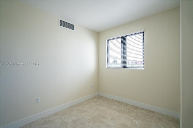 Building Photo - 1091 Galiano St