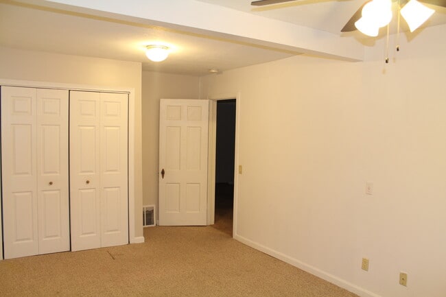 Building Photo - 1519 Baker Dr