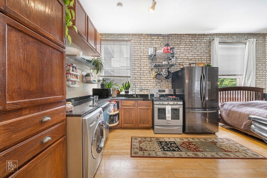 Building Photo - 2946 N Lincoln Ave