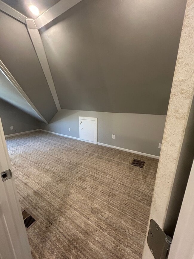 Building Photo - 839 Locust St