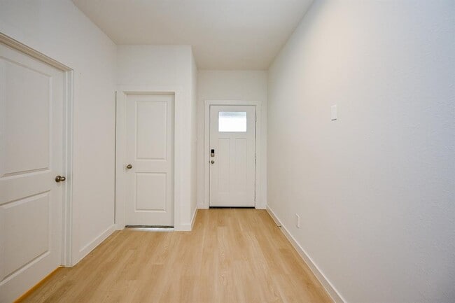 Building Photo - 1602 Mazzini Dr