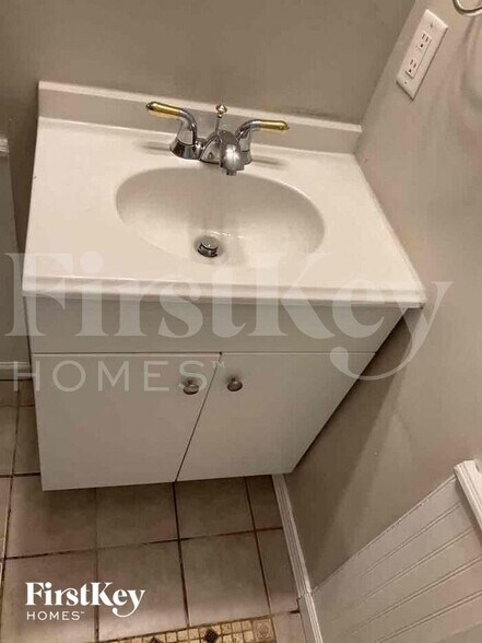 Building Photo - 3526 N Faculty Dr