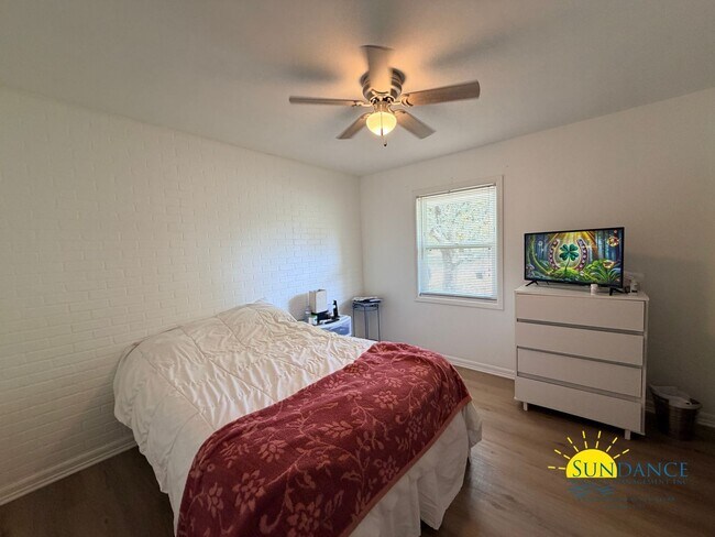 Building Photo - Spacious 4BR Home in Fort Walton Beach with Solar Panels!