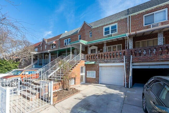 Building Photo - 877 E 55th St