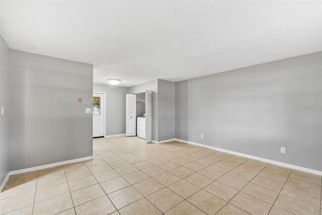 Building Photo - 710 N Sinclair Ave