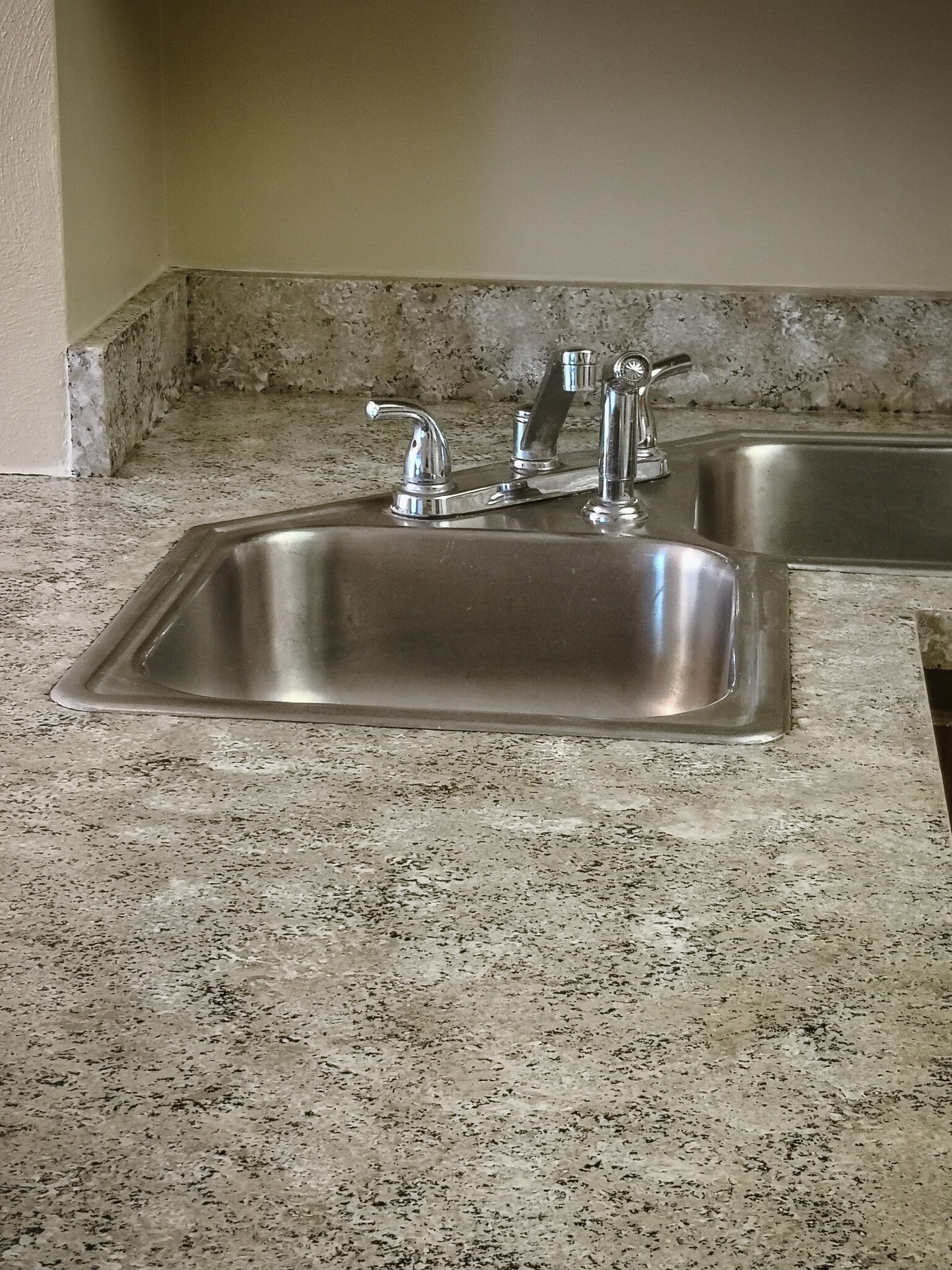 Building Photo - 3858 S Chalet Cir