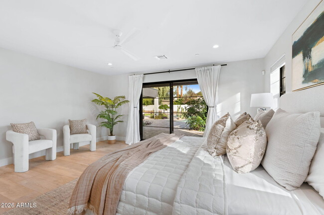 Building Photo - 3842 E San Miguel Ave