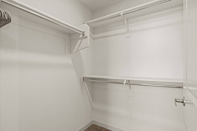 Building Photo - 711 W Broadway Rd