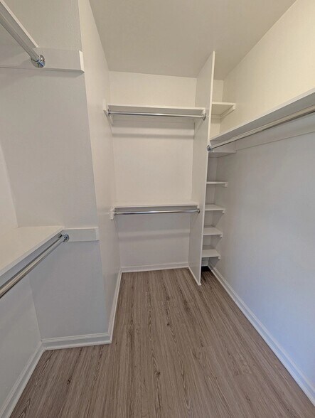 Building Photo - 1335 S Carmelina Ave