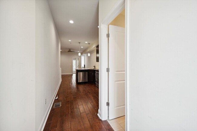 Building Photo - 1521 W Seybert St