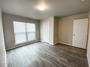 Building Photo - MOVE IN SPECIAL! Luxurious Duplex in Frenship ISD!