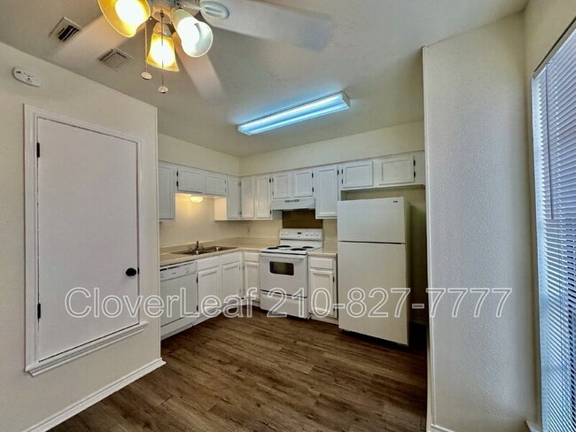 Building Photo - 10567 Starcrest Dr