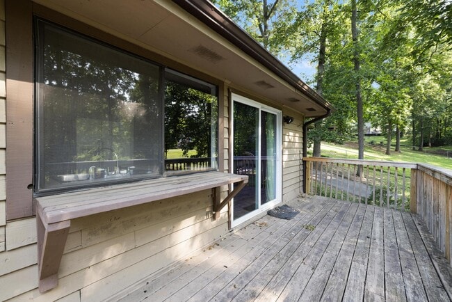 Building Photo - 517 Bramblewood Dr