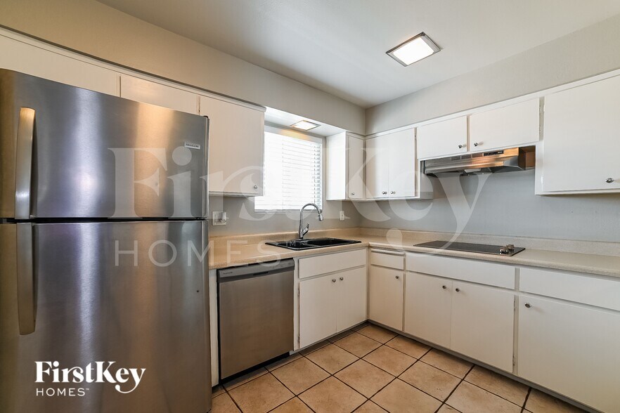 Building Photo - 4120 W Ironwood Dr