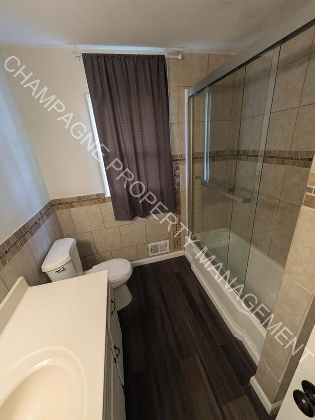 Building Photo - Single Family Home in KC