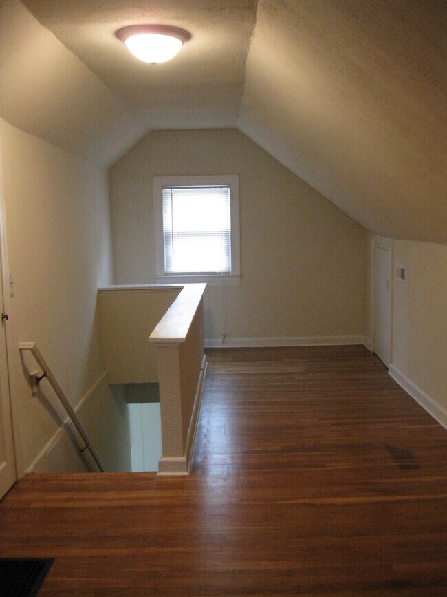 Building Photo - Beautiful single-family 3 bedroom home