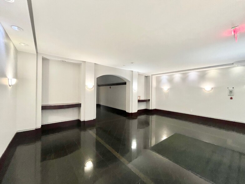 Building Photo - 6 Douglas Park