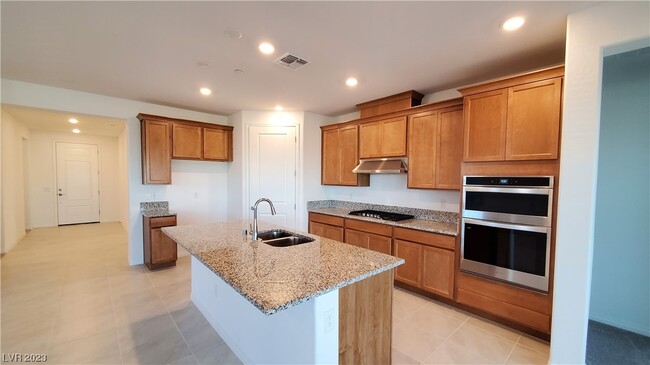 Building Photo - 6 Sun Mirage Ave