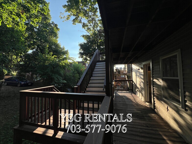 Building Photo - 194 Hillside St