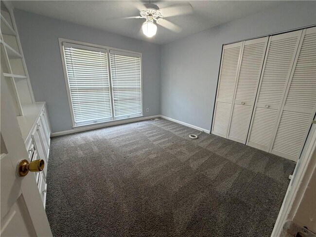 Building Photo - 3336 Camelot Dr NE