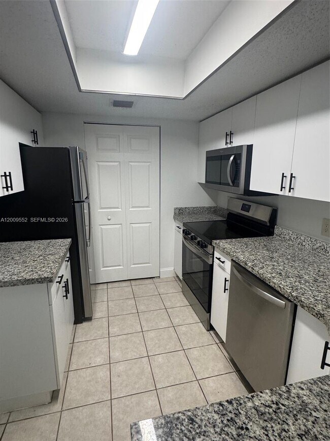 Building Photo - 5065 Wiles Rd