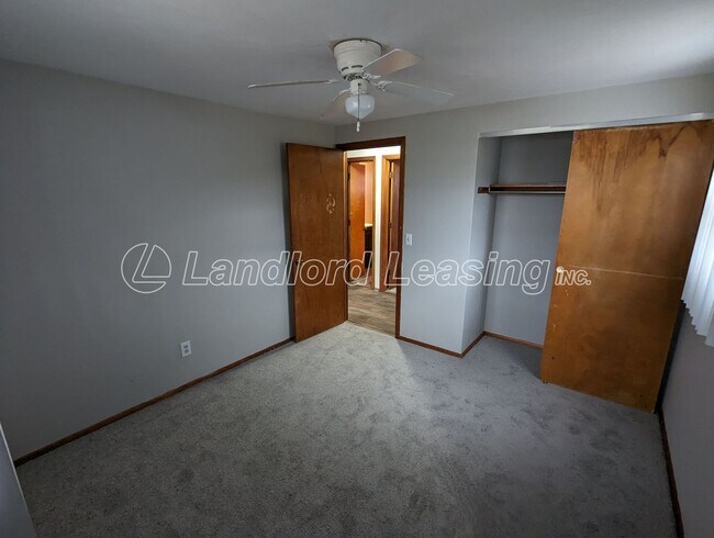 Building Photo - Updated Ranch Duplex in Lorain with Garage