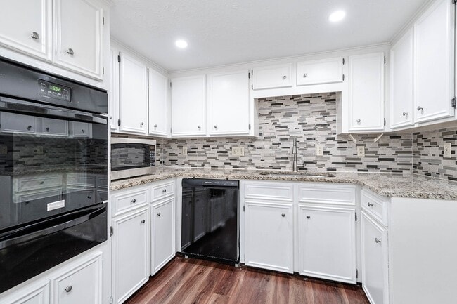 Building Photo - 1922 Arcadia Dr