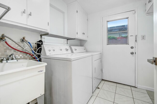 Building Photo - 6437 Graves Ave