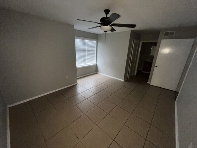 Building Photo - Weston St.